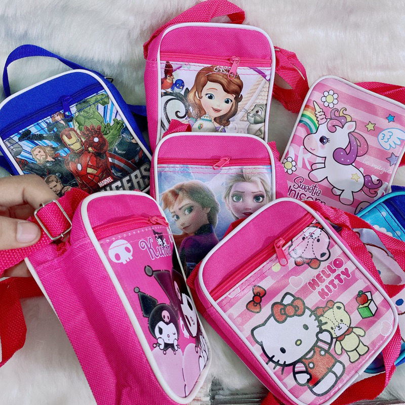 กระเป๋าสะพายข้างลายการ์ตูน สายปรับขนาดได้