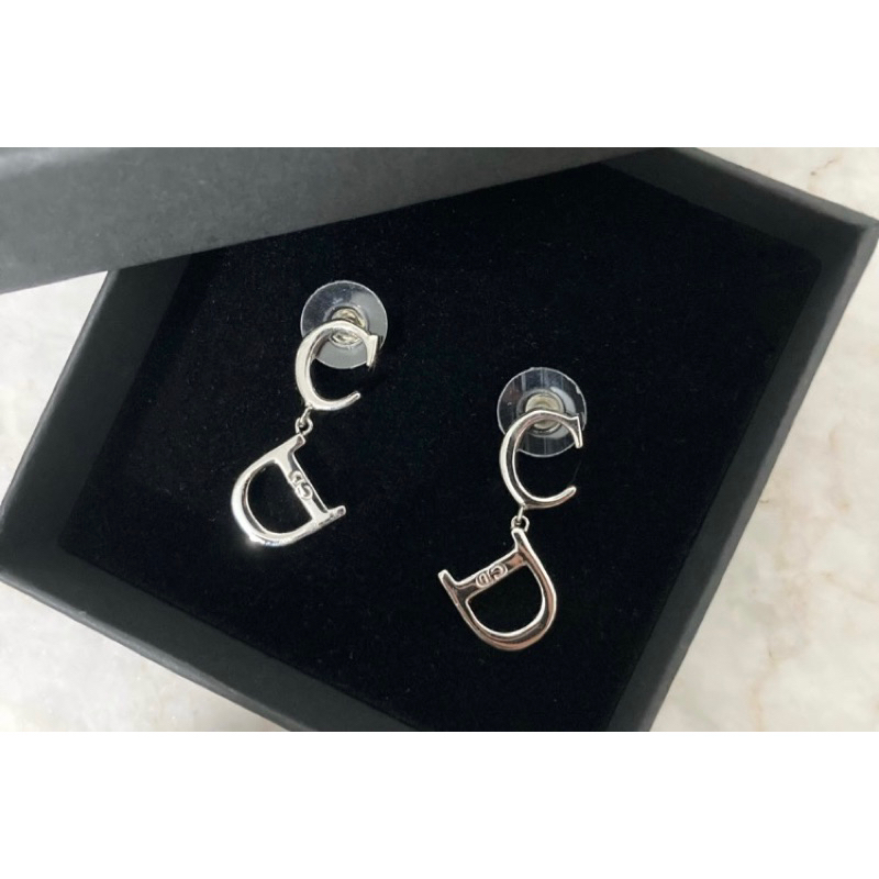 ต่างหู dior ของแท้สีเงิน