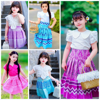 ชุดไทยเด็ก ชุดไทยผ้าฝ้าย เสื้อแต่งดอกไม้+กระโปรงลายไทยไล่สีพาสเทล, เสื้อคอบัว + กระโปรง
