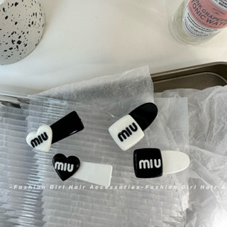 กิ๊บติดผม MIU กิ๊บหนีบทรงสีเหลี่ยม และ หัวใจ สีสลับ ขาว/ดำ