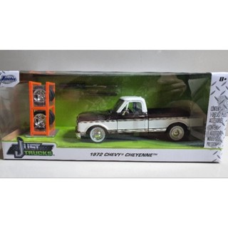 โมเดลรถเหล็ก 1:24 JADA - Chevy Cheyenne กระบะขาว-น้ำตาล (ยาวประมาณ 20cm)
