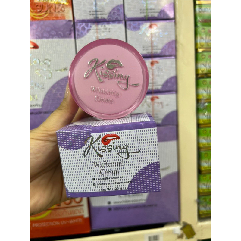 ค่าส่งถูก Kissing Whitening Cream ไวเทนนิ่งครีม ของแท้ 100% ครีมมะระสีม่วง ครีมมะระ Kissing กล่องม่วงขนาด20กรัม