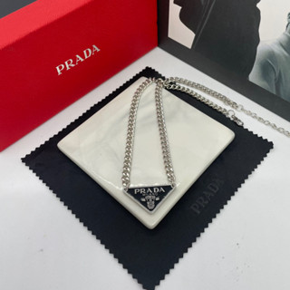 Prada Chain Necklace / Triangle Logo Necklace มาแล้ว สร้อยคอปราด้า สายโซ่เงิน พร้อมโลโก้เพลท