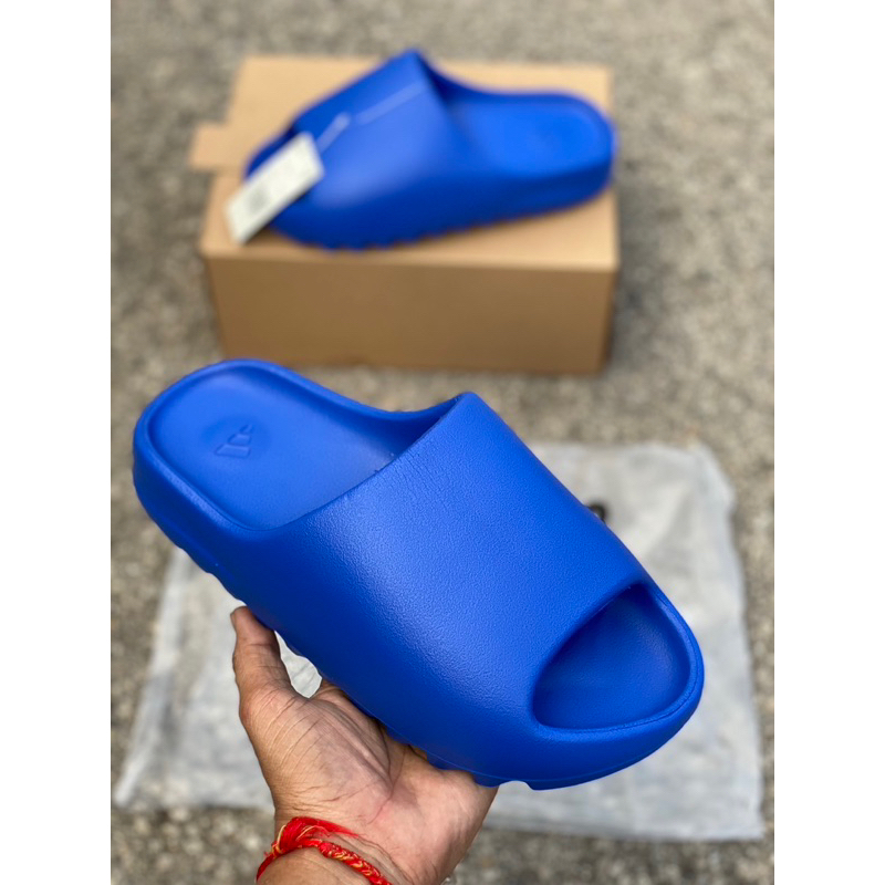 รองเท้าแตะ Yeezy slide ( มีกล่อง ) เบา นุ่ม ใส่สบาย พร้อมกล่อง สินค้ามีพร้อมส่งในไทย