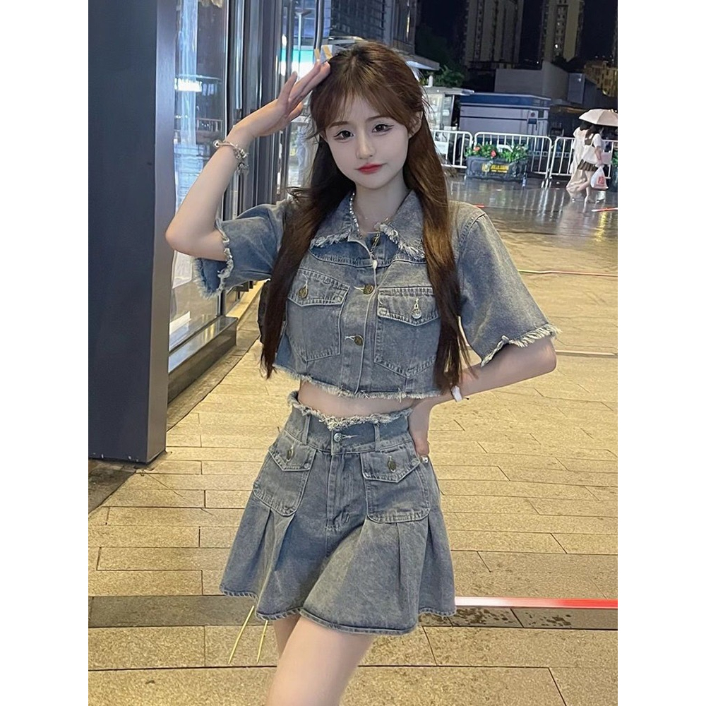 Waris เสื้อเชิ้ตแขนสั้นผ้ายีนส์สไตล์เกาหลี+ผ้ายีนส์เอวสูงทรงเอ กระโปรงพลีทแฟชั่น กระเป๋าเสื้อกระโปรงใช้ได้จริงค่ะ