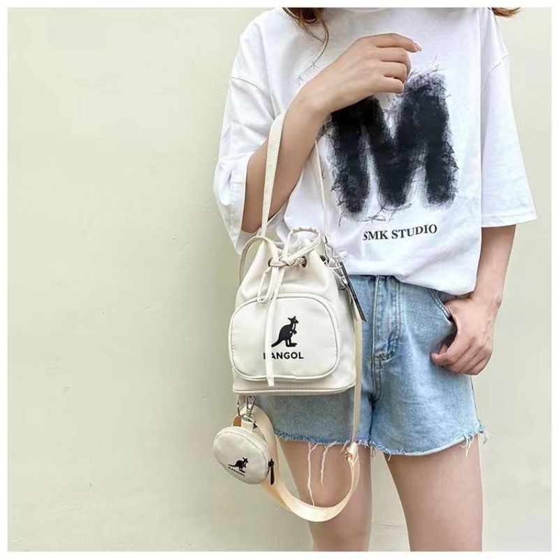 กระเป๋าหูรูดKANGOL สีขาว