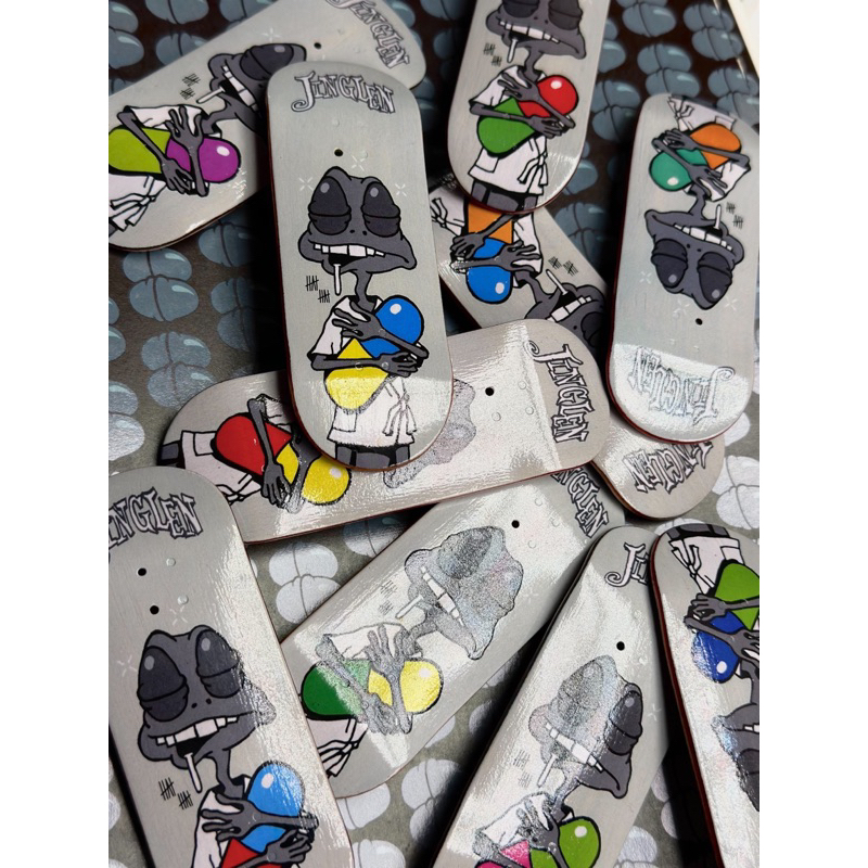 สเก็ตบอร์ดนิ้ว ฟิงเกอร์บอร์ด Jinglen x Haihaitoon Fingerboard สุ่มสีเม็ดยา