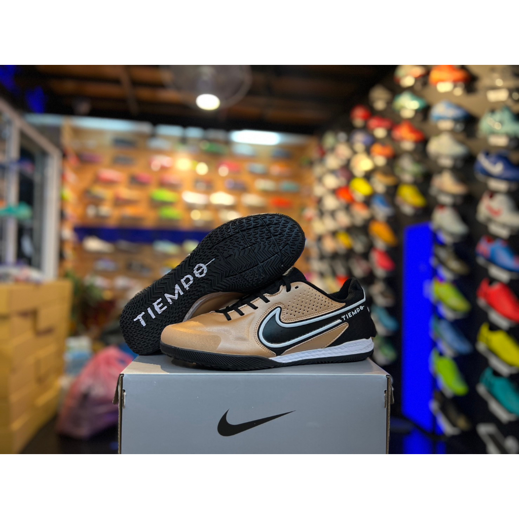 100ปุ่ม ร้อยปุ่ม รองเท้าฟุตซอล รองเท้าฟุตบอลไนกี้  Nike  พร้อมส่ง