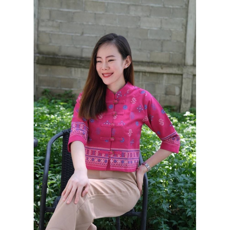 เสื้อผ้าฝ้ายคอจีนกาสะลองแขนสามส่วน อัดกาว ลายดอกรักพระราชทาน