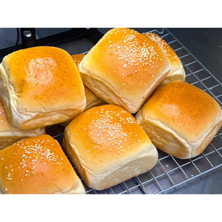 ขนมปัง brioche ทรงสี่เหลี่ยมจัตุรัสน้ำหนัก 70 กรัมขนาด 10*10 เซนติเมตร