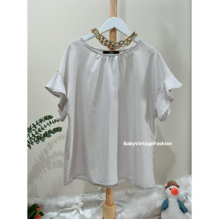 เสื้อมือสอง**เสื้อมือสองแบรนด์ญี่ปุ่น/OFALO ไซส์ M/อก44 นิ้ว**เสื้อแขนระบาย สีเอิร์ธโทน/สีครีมน้ำตาลอ่อนๆ สวยมาก!!!