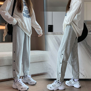 ✧พร้อมส่ง✧กางเกงขายาวทรงหลวมผู้หญิง สตรีทแฟชั่น กางเกงวอร์มขาปล่อยมีเชือกเอวยางยืดไตล์เกาหลี กางเกงลําลองกีฬาชายและหญิง
