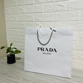 ถุงแบรนด์เนม แท้ prada chanel พราด้า ชาแนล ของแท้ รับประกัน ถุงPrada ถุงกระดาษ