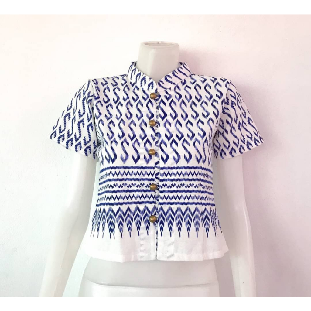 เสื้อลายขอหญิง ผ้าไทย เสื้อพื้นเมืองคอจีน กระดุมตรงเข้ารูป