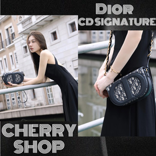 🍒Dior CD SIGNATURE BAG WITH STRAP กระเป๋ากล้องผู้หญิง/กระเป๋าสะพาย กระเป๋าดิออร์ใหม่🍒