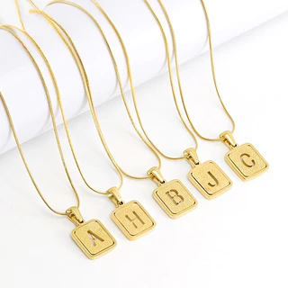 สร้อยตัวอักษร ทรายสีทอง สร้อยคอสเตนเลส 18K จี้ตัวอักษร สีทอง สําหรับผู้หญิง
