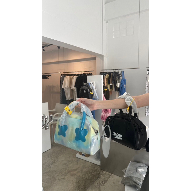 CryingCenter กระเป๋าสะพายข้าง/ครอสบอดี้ Big Rainbow Bag