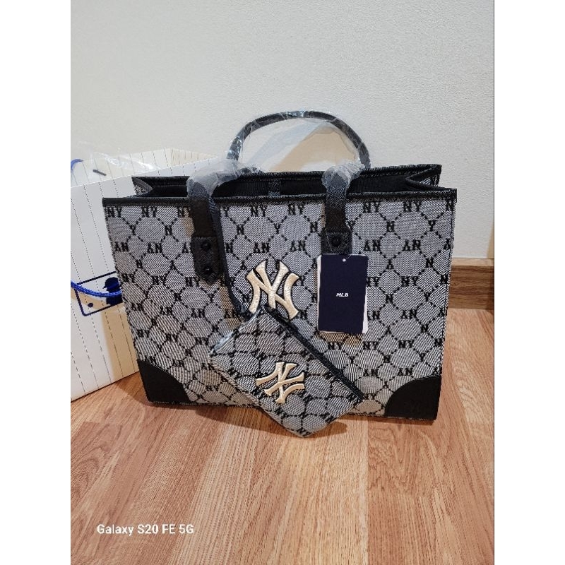 ส่งต่อกระเป๋า mlb tote bags สีดำ (black) ซื้อมายังไม่เคยใช้