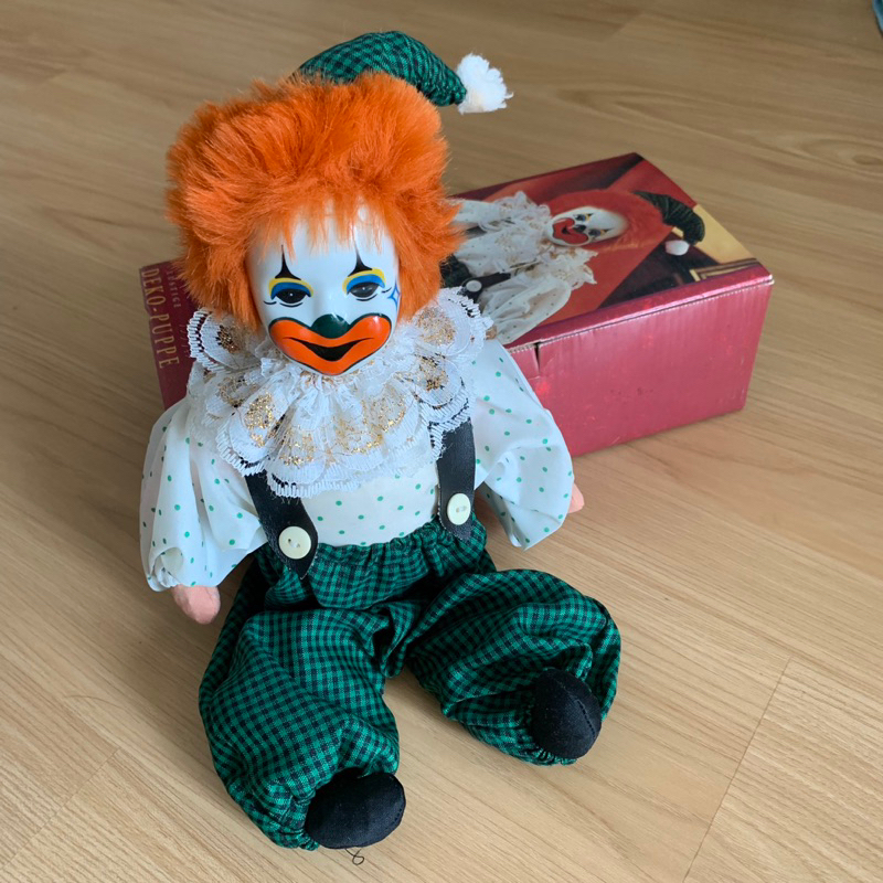 ตุ๊กตา vintage porcelain clown doll