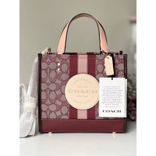 (ส่งฟรี) COACH DEMPSEY TOTE 22 IN SIGNATURE JACQUARD WITH COACH PATCH กระเป๋าถือ หรือ กระเป๋าสะพาย สายยาวถอดได้