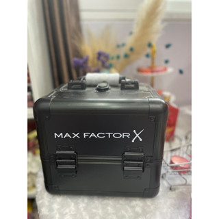 กระเป๋าเครื่องสำอางค์ Max Facter