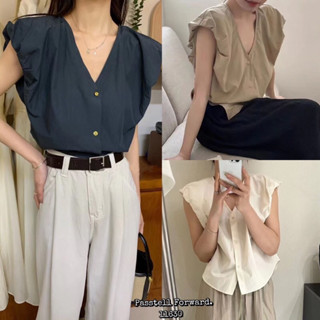 🇰🇷New🇰🇷  Korea V-neck blouse มาใหม่เลยค้า งานสวย ใส่สบายแต่เก๋มากค่า เสื้อคอวีดีเทลแขนล้ำจับจีบ