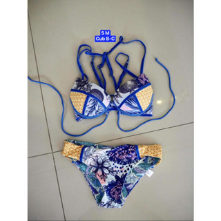 bikini  ลายกราฟฟิค สีฟ้า 110 บาท