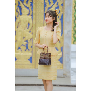 WaWow Thai dress - เดรสผ้าไทยลายขอพระราชทาน ผ้าฝ้ายทอลาย เดรสผ้าไทยสีเหลือง เดรสผ้าไทยลายขอสีเหลทองไม่ใช่ผ้าพิมพ์ลายนะคะ