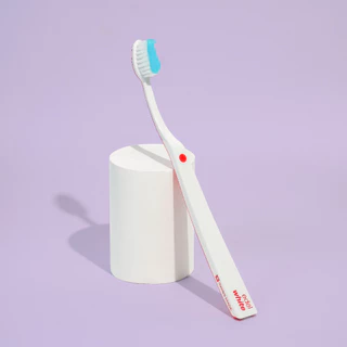 แปรงสีฟันสำหรับคนทั่วไป EDELWHITE UltraSoft Flosserbrush