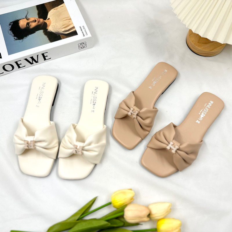 รองเท้าแตะแฟชั่น🎀 หน้าสวมโบว์แต่งอะไหล่H งานน่ารักๆ หนังนิ่มพื้นนุ่ม ส่งของทุกวันส่งของไ