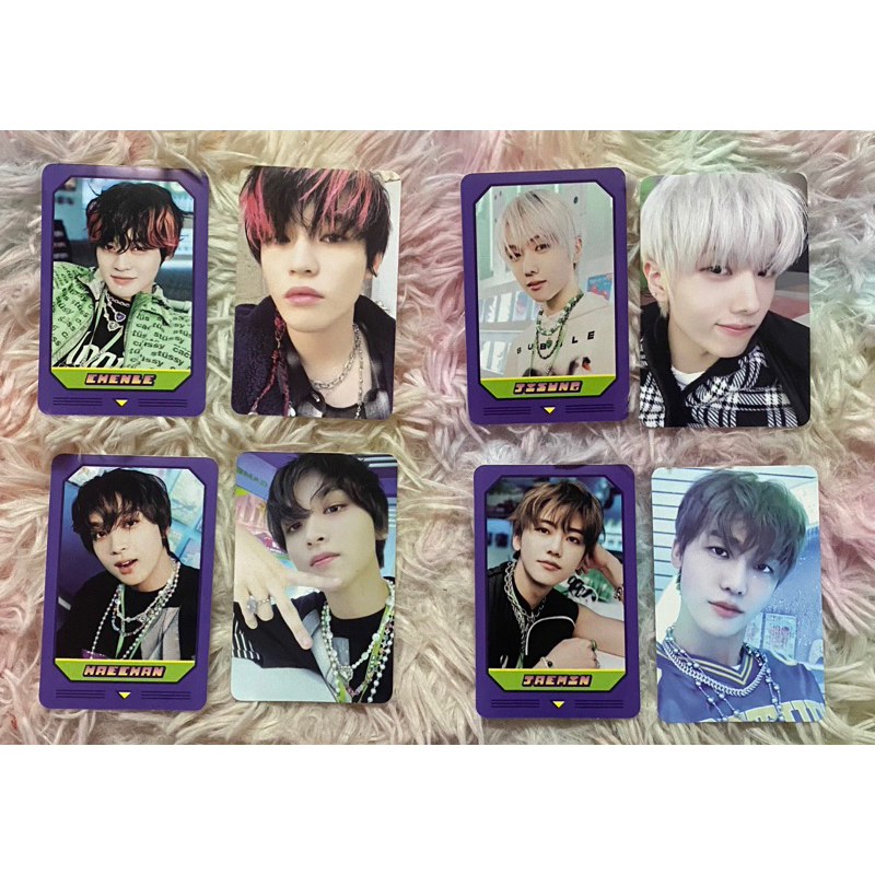 สติกเกอร์การ์ดเกม glitch mode ไม่ใช่การ์ด