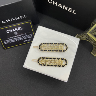 Chanel Logo Barrette Hair Clip  คลิปหนีบผม ชาแนล อะไหล่เงิน  ลายโซ่พันหนัง ตามแบบของชาแนล  ขนาด 7 cm.