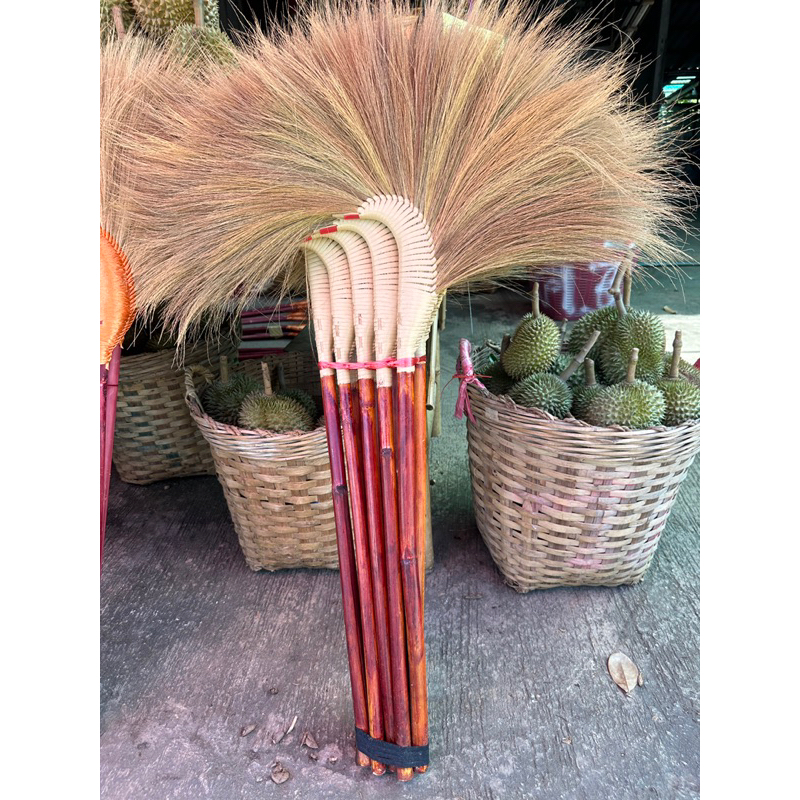ไม้กวาดหวาย ดอกตองก๋งลับแลของแท้ สินค้าทนทาน (มีทั้งแบบเทปสีส้ม แบบหวายสีขาว)(อ่านรายละเอียดก่อนสั่งซื้อสินค้า)