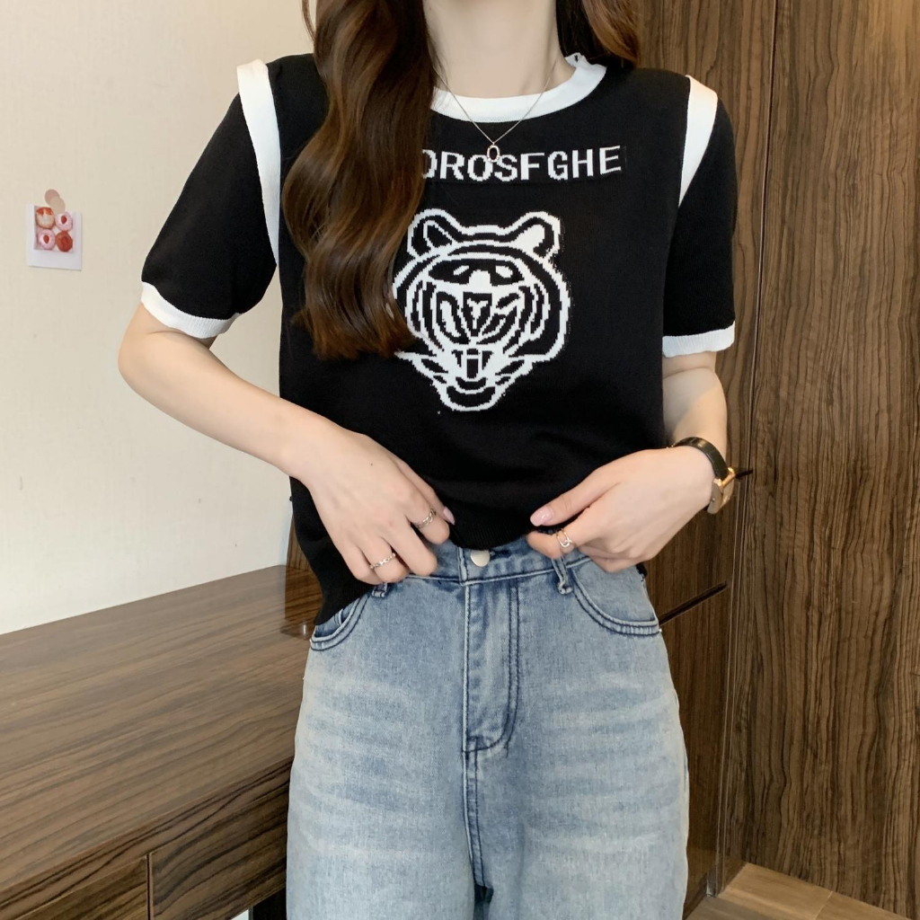 Sugar🌈พร้อมส่ง🌈เสื้อยืดคอกลม แขนสั้น ปักลายเสือ แต่งขอบเท่ๆ(55085)