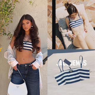 NEW.ARRIVED. price : 490฿ ฟรีส่ง pd stripe jean crop top. เสื้อสายเดี่ยวทรง bra เนื้อผ้ายีนส์ สีฟอกสวยแบบสลับขาว แต่งซิป