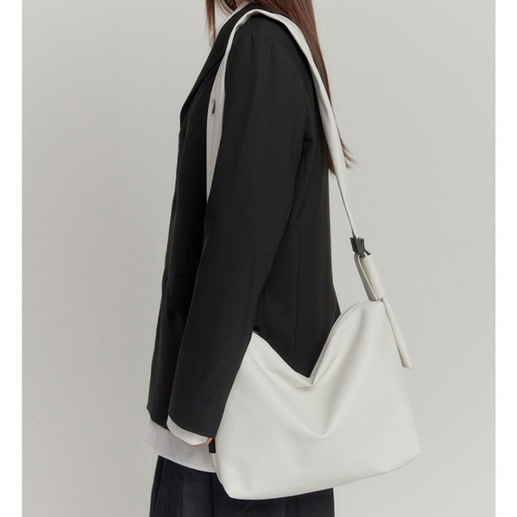 Zeno Bag กระเป๋าสะพายข้างหนังนิ่ม รูปที่ 5