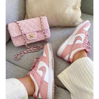(Pre-order) ✨ Nike dunk low pink velvet 💗🏄🏻‍♀️  น่ารักมากกก ด้านหลังเป็นขนปุกปุยมากเยย ✨
