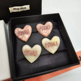 MIU MIU Rasin Heart Logo Crystal Hair Clipกิ๊บหนีบจากแบรนด์ มิว มิว รูปหัวใจ วัสดุเรซิ่น มีเนื้อลายตัวงาน งานสวยมาก