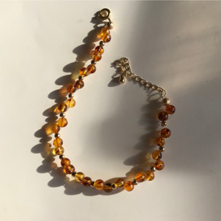 [พร้อมส่ง]สร้อยข้อมือลูกปัดอำพันธรรมชาติHandmade Natural Amber Beads Bracelet with Brass Clip and Chain