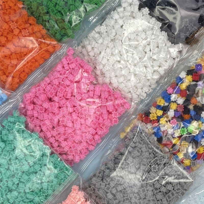 ของเล่น​ตัวต่อ​ บล็อก​ แบ​บเฟือง​ 1:1 ขนาด 0.8 cm มีหลายสี (1ถุง 500PCS)