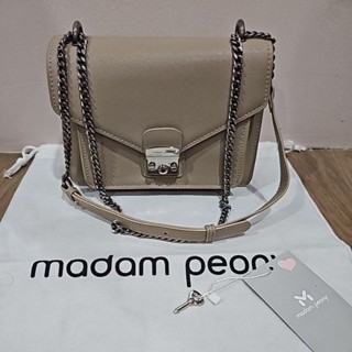 (มือ2) กระเป๋าสะพายสายโซ่ Madam peony รุ่น CARTER สี beige