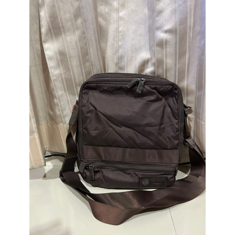กระเป๋าสะพายข้างSamsonite งานแท้มือสอง