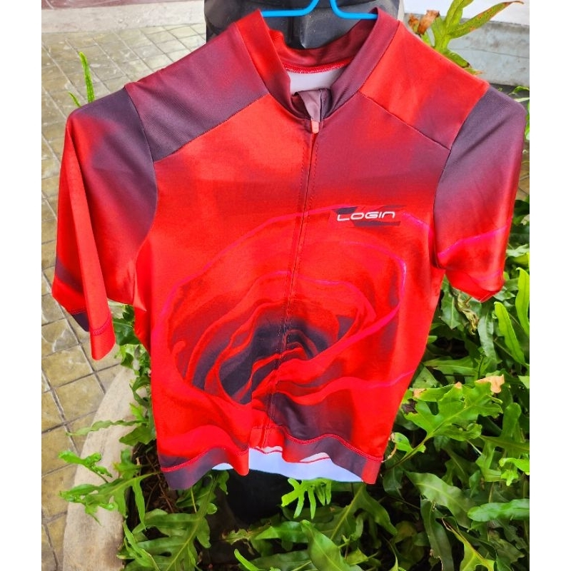 สินค้ามาใหม่!!!ส่งฟรี!!!เสื้อปั่นจักรยานLogin สำหรับผู้หญืงไซส์XSสีแดงลายดอกกุหลาบ