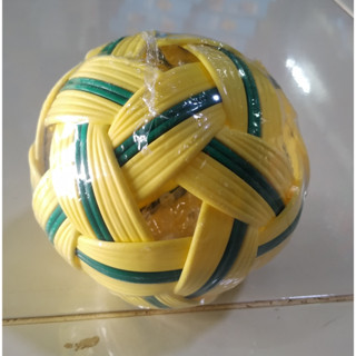 ลูกตะกร้อ  ตะกร้อ (สีน้ำตาล/สีเขียว) อุปกรณ์กีฬา rattan ball takraw ตะกร้อพลาสติก ตะก้อ ราคาถูก เเข็งเเรงทนทาน