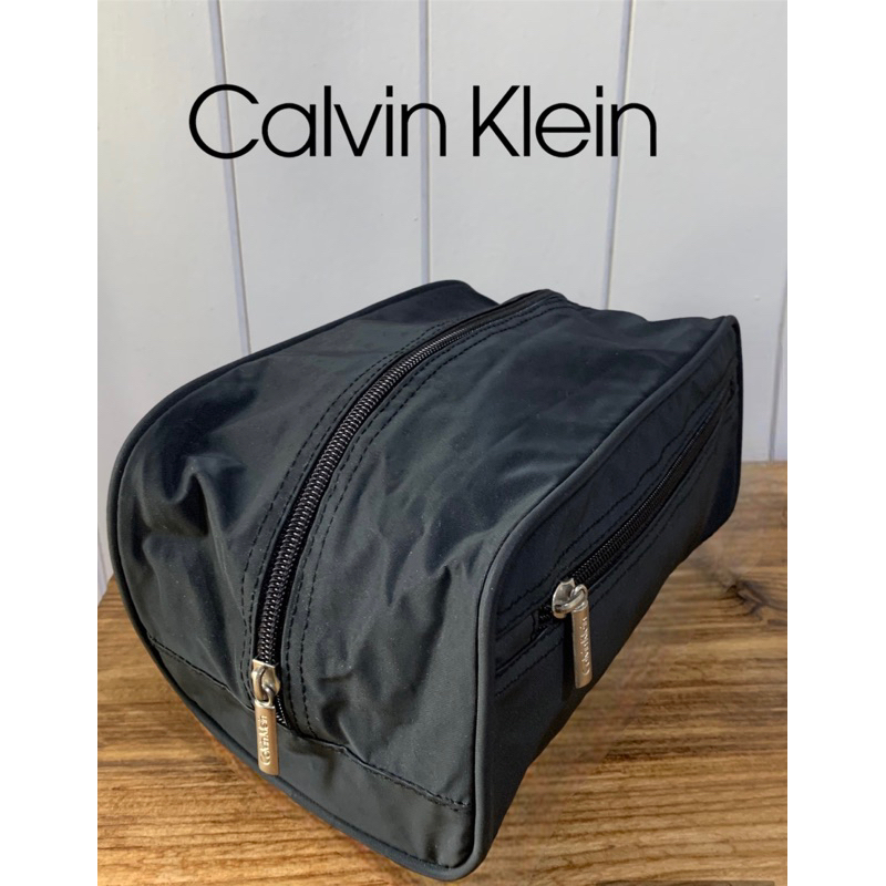 Calvin Klein toiletry bagจากเคาน์เตอร์น้ำหอม ใส่อุปกรณ์อาบน้ำ เครื่องสำอางต่างๆ