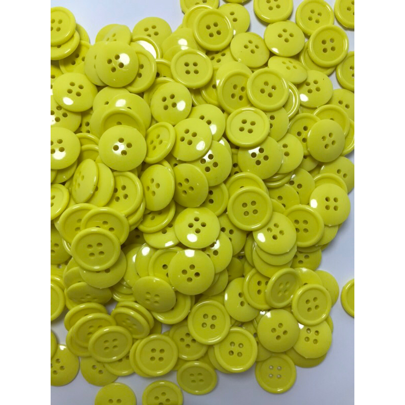 (สั่งขั้นต่ำ 20 บาท) กระดุมพลาสติกสี 4 รู ขนาด 2 ซม. แบบปลีก 20, 50, 100 เม็ด