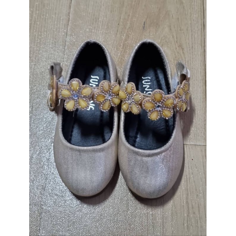 รองเท้าเด็ก คัชชูเด็ก คาดดอกไม้สีทอง