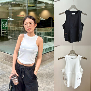 Emma Tank top - เสื้อครอปแขนสั้น แต่งดีเทลกระเป๋า | FAVOR.CO