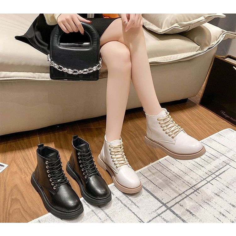 รองเท้ามาร์ตินของผู้หญิงฤดูใบไม้ร่วงและฤดูหนาวปี 2023 ใหม่สไตล์อังกฤษส่วนบางรองเท้าบูทสั้นแฟชั่นที่เข้ากันทั้งหมด