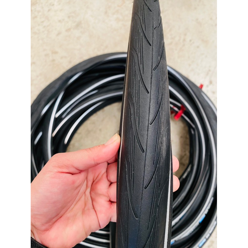 ยางขนาด 700x30c สีดำมี Reflex  ยางสำหรับขับขี่บนถนนเรียบ ในเมือง และทัวริ่ง ระบบกันหนาม K-Guard มี Reflex แถบสะท้อนแสง ราคา ถูกที่สุด ดีลบีเคเค แกลเลอรีภาพที่ 2